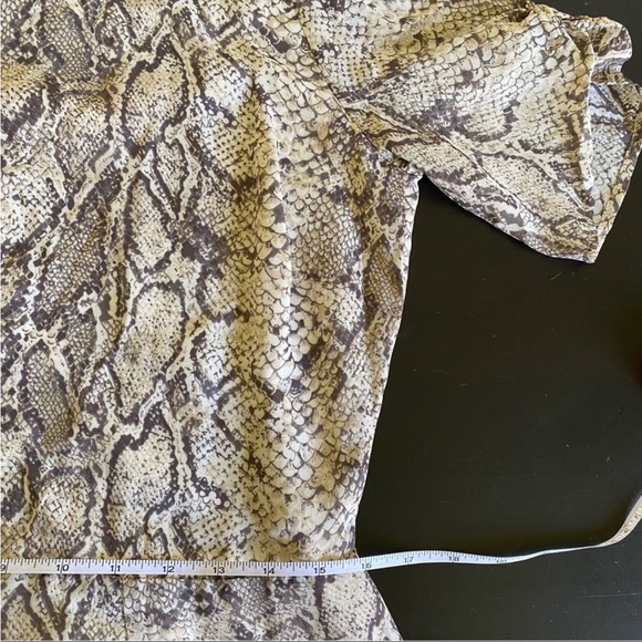 Reformation Short Sleeve Dress - Picture 10 of 10